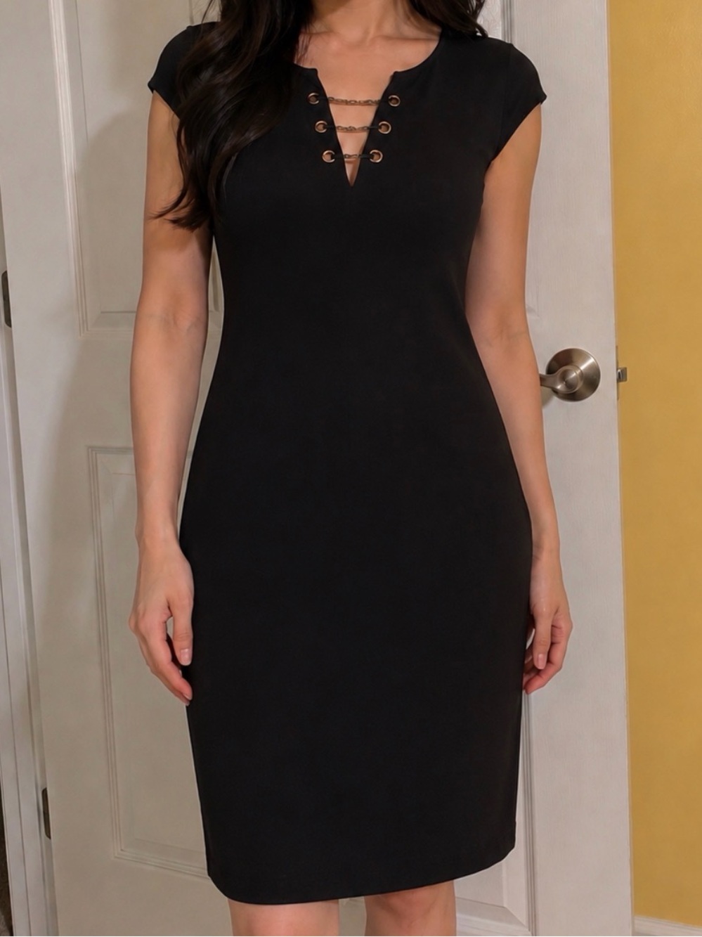 Classic Black Cap-Sleeve Bodycon Dress